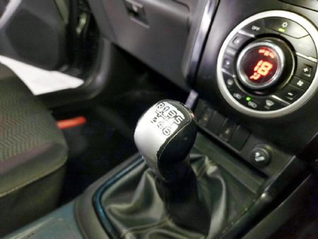 2021-Isuzu-D-Max-300-LX-Double-Cab_16