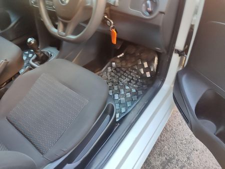 2020-Volkswagen-Polo-Vivo-14-Comfortline-5-dr_12