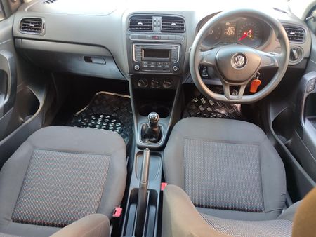 2020-Volkswagen-Polo-Vivo-14-Comfortline-5-dr_13