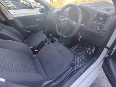 2020-Volkswagen-Polo-Vivo-14-Comfortline-5-dr_14