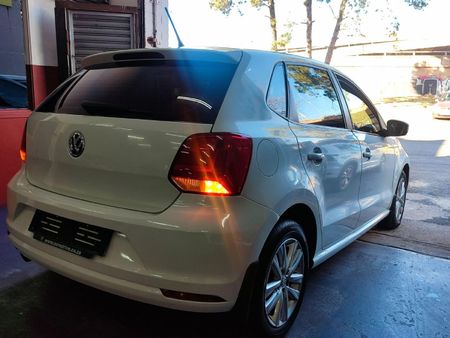 2020-Volkswagen-Polo-Vivo-14-Comfortline-5-dr_7