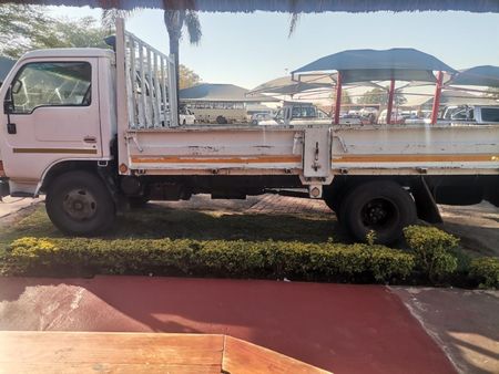 2005-Nissan-Ud-Ud35-Dropside_6