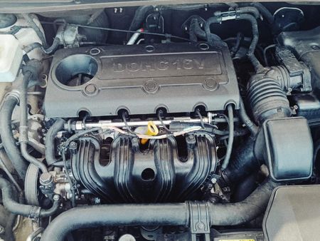 2010-Kia-Carens-20-Auto_13