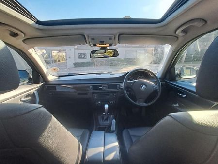 2011-BMW-3-Series-330d-Innovation-Auto_9