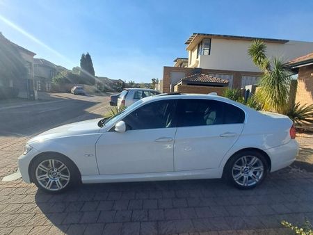 2011-BMW-3-Series-330d-Innovation-Auto_3