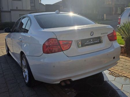 2011-BMW-3-Series-330d-Innovation-Auto_4