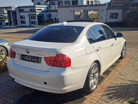 2011-BMW-3-Series-330d-Innovation-Auto_6