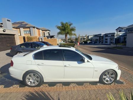 2011-BMW-3-Series-330d-Innovation-Auto_7