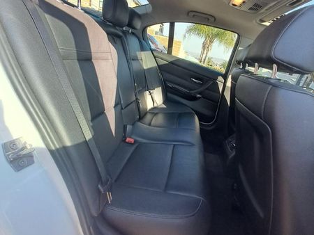 2011-BMW-3-Series-330d-Innovation-Auto_8