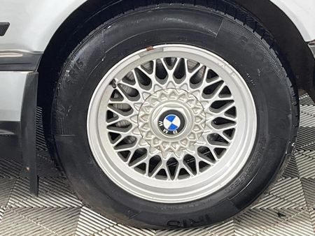 1994-BMW-7-Series-740i-Auto_3