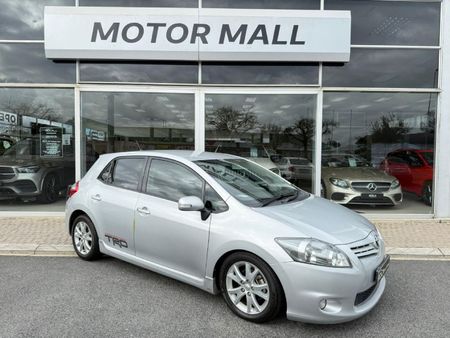2012-Toyota-Auris-16-TRD_0