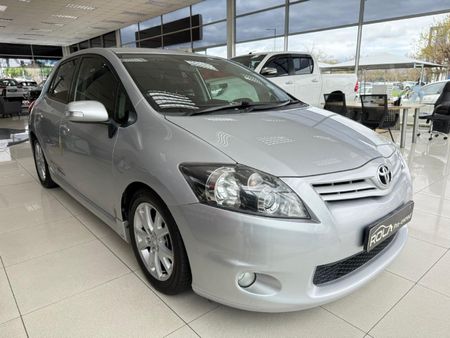 2012-Toyota-Auris-16-TRD_1