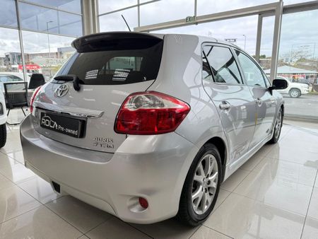 2012-Toyota-Auris-16-TRD_4