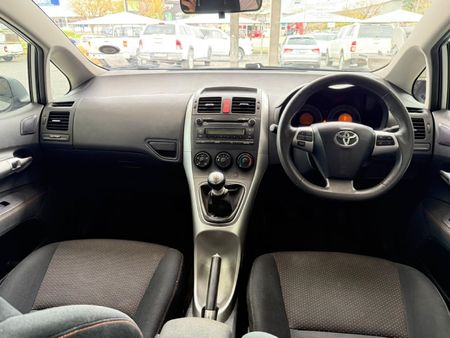 2012-Toyota-Auris-16-TRD_6