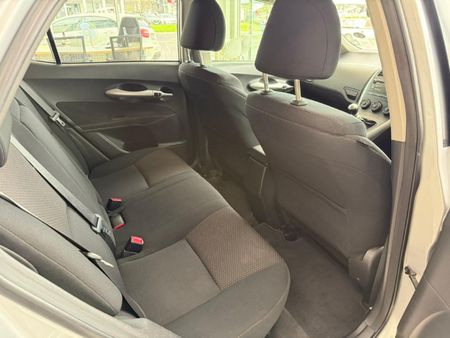 2012-Toyota-Auris-16-TRD_8