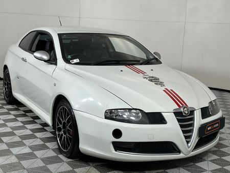 2010-Alfa-Romeo-GT-32-V6-Distinctive_9