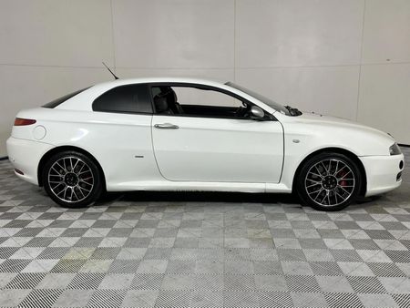 2010-Alfa-Romeo-GT-32-V6-Distinctive_10