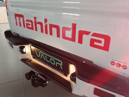 2025-Mahindra-Pik-Up-22-mHawk-SC-4X2-MT-S4-Refresh-with-Aircon_11