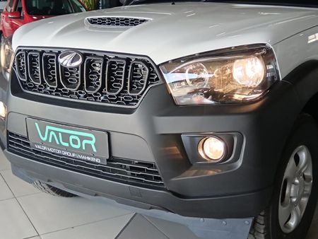 2025-Mahindra-Pik-Up-22-mHawk-SC-4X2-MT-S4-Refresh-with-Aircon_4