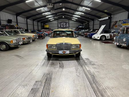 1980-Mercedes-Benz-E-Class-280-E_0