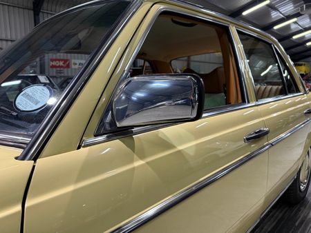 1980-Mercedes-Benz-E-Class-280-E_11