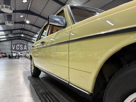 1980-Mercedes-Benz-E-Class-280-E_14