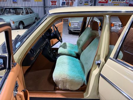 1980-Mercedes-Benz-E-Class-280-E_16
