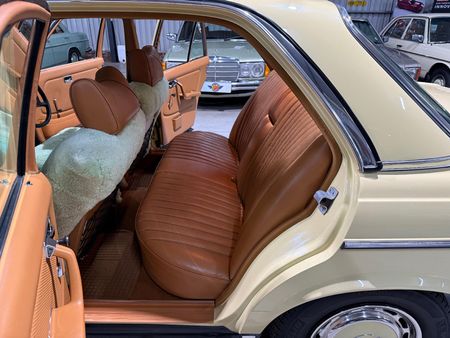 1980-Mercedes-Benz-E-Class-280-E_17