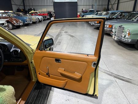 1980-Mercedes-Benz-E-Class-280-E_18