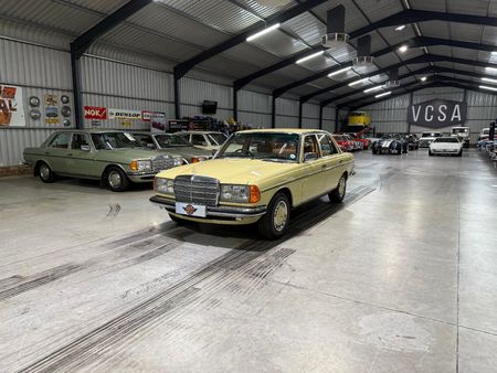 1980-Mercedes-Benz-E-Class-280-E_1