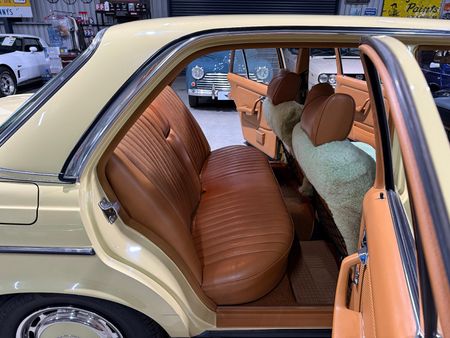 1980-Mercedes-Benz-E-Class-280-E_21