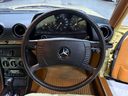 1980-Mercedes-Benz-E-Class-280-E_28