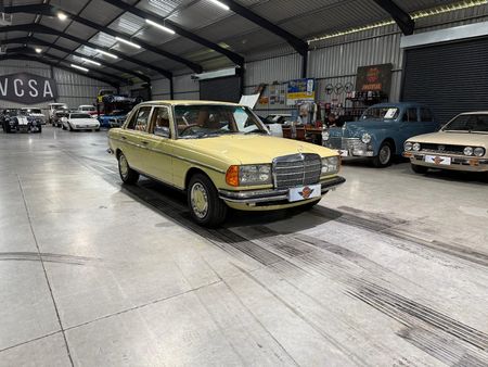 1980-Mercedes-Benz-E-Class-280-E_2