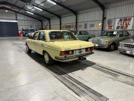 1980-Mercedes-Benz-E-Class-280-E_3