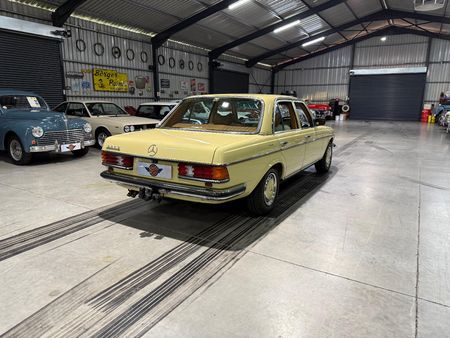 1980-Mercedes-Benz-E-Class-280-E_4