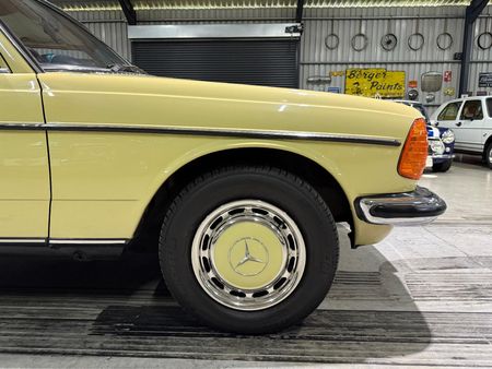 1980-Mercedes-Benz-E-Class-280-E_5