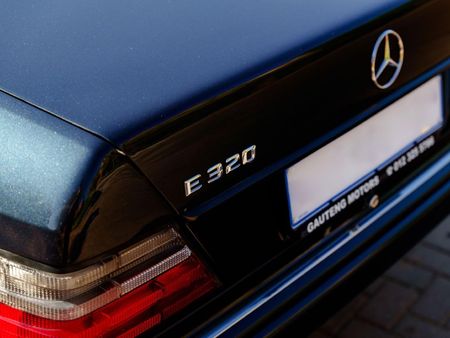 1996-Mercedes-Benz-E-Class-E-320-Auto_15