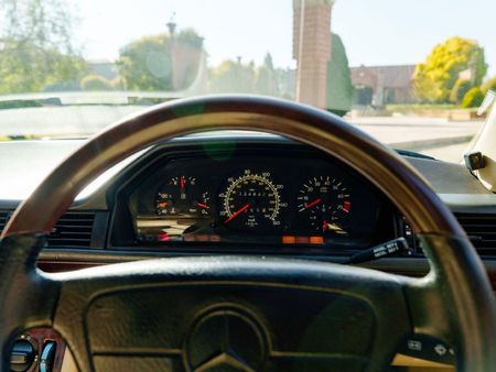 1996-Mercedes-Benz-E-Class-E-320-Auto_25
