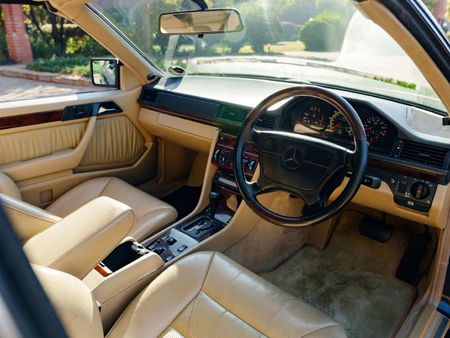 1996-Mercedes-Benz-E-Class-E-320-Auto_29