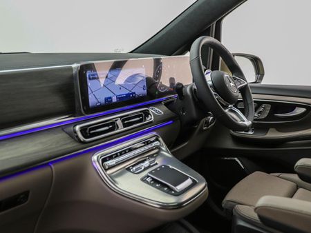 2025-Mercedes-Benz-V-Class-V300d-Exclusive_9