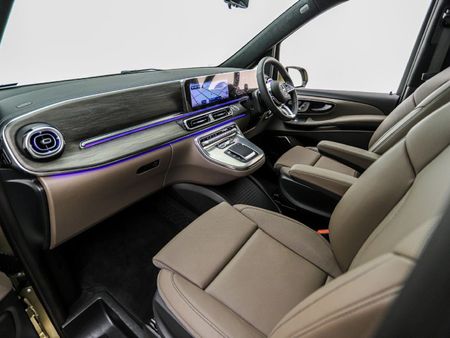 2025-Mercedes-Benz-V-Class-V300d-Exclusive_10