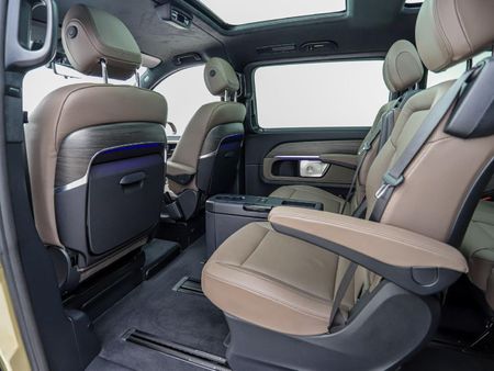 2025-Mercedes-Benz-V-Class-V300d-Exclusive_12
