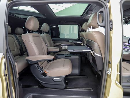 2025-Mercedes-Benz-V-Class-V300d-Exclusive_14