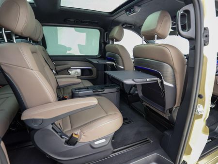 2025-Mercedes-Benz-V-Class-V300d-Exclusive_15