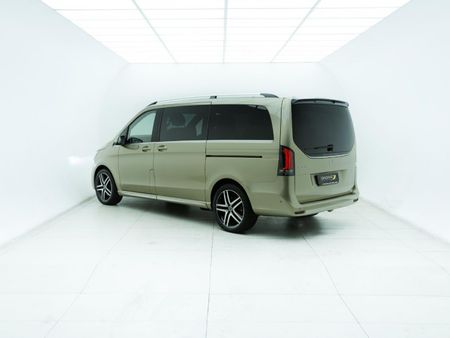 2025-Mercedes-Benz-V-Class-V300d-Exclusive_4