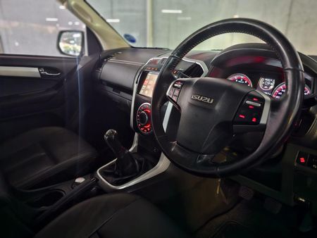 2019-Isuzu-D-Max-300-LX-4x4-Double-Cab_5