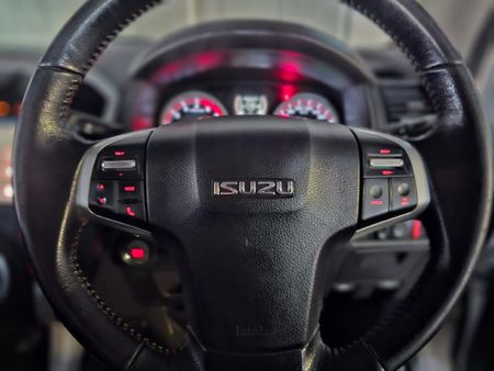 2019-Isuzu-D-Max-300-LX-4x4-Double-Cab_8
