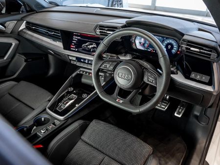 2025-Audi-A3-Sportback-Black-Edition-35-TFSI_10