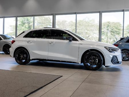 2025-Audi-A3-Sportback-Black-Edition-35-TFSI_4