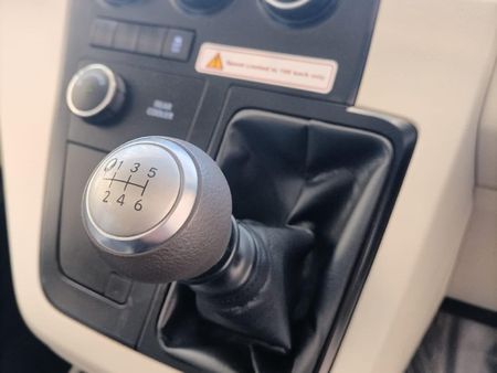 2023-Toyota-Quantum-28-GL-11-seat_10